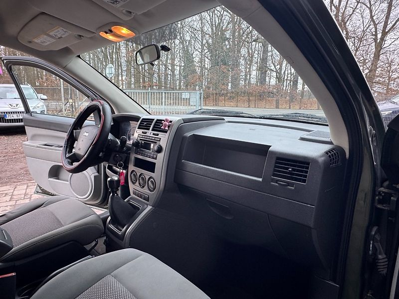 Jeep Compass (2007) 2.0 CRDi, 4x4 - fotka 16 z 25