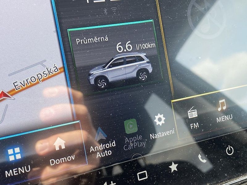 Suzuki Vitara 1.4BoosterJet, 18tis km, navi - fotka 12 z 17