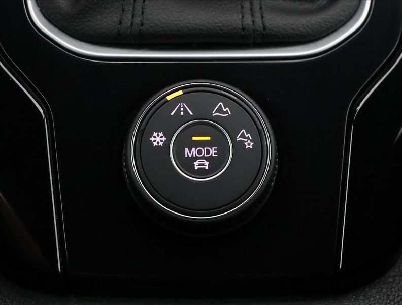 Volkswagen T-Roc 2,0 TSI 140kW R-Line 4M DPH - fotka 27 z 36