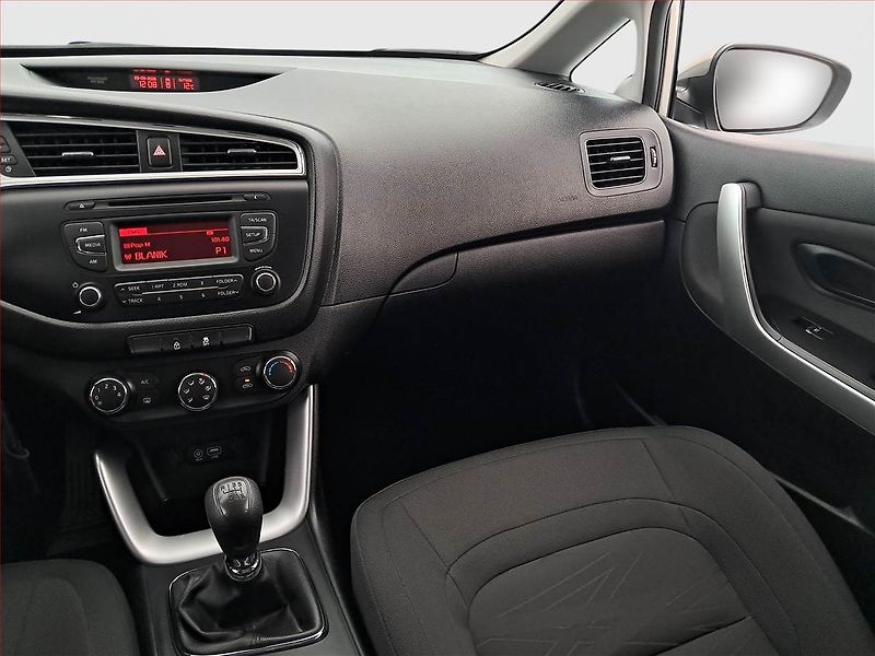 Kia Ceed (2017) 1.4 CVVT, Park. senzory - fotka 8 z 16