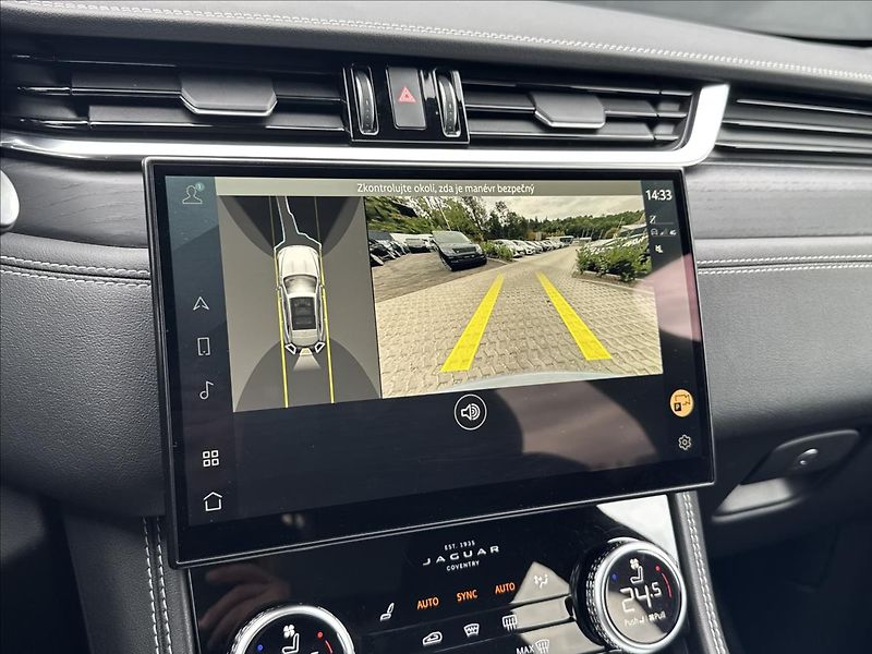 Jaguar F-Pace 3,0 D300 R-Dynamic SE ZÁRUKA - fotka 24 z 32