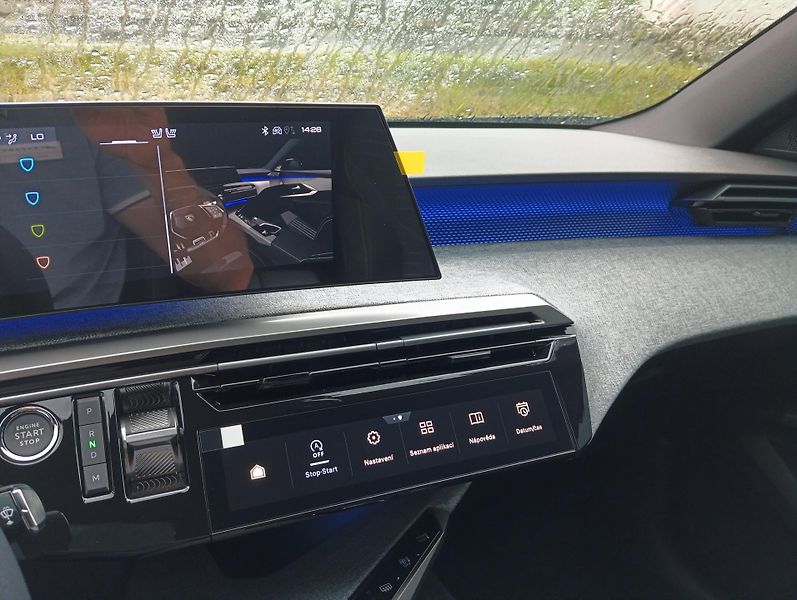 Peugeot 5008 (2026) GT Hybrid 145 e-DCS6 - fotka 11 z 20