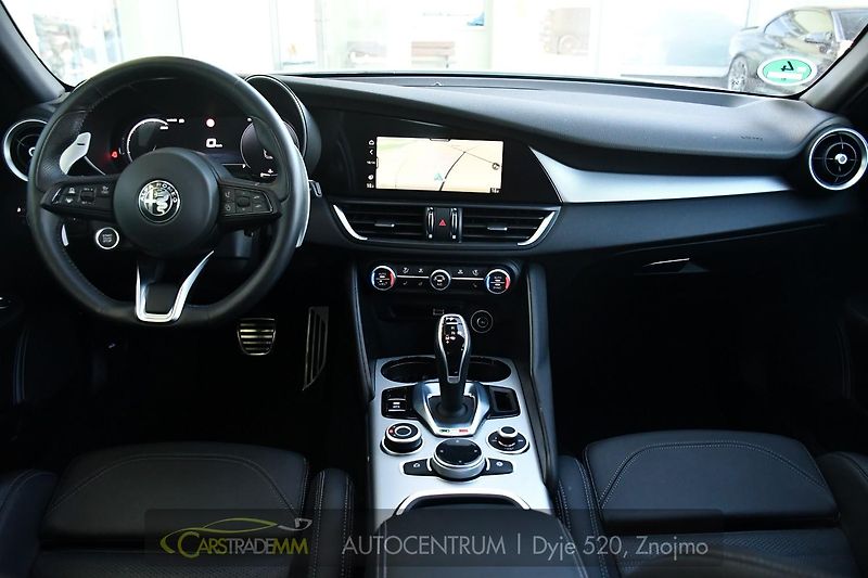 Alfa Romeo Giulia 2.0 TURBO 16V 206kW Q4 VELOCE - fotka 17 z 42