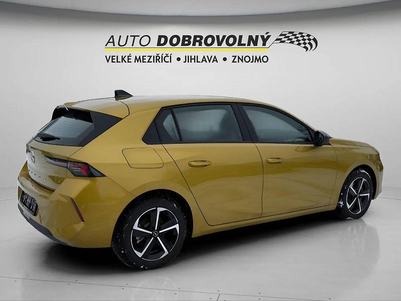 Opel Astra Edition HB 1.2 TURBO (96kW/130 - fotka 8 z 23