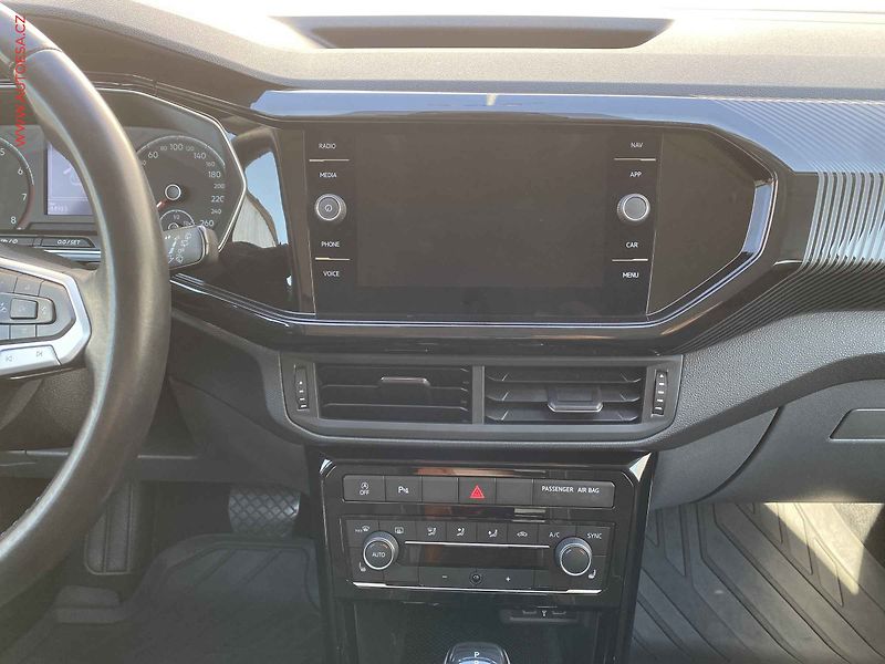 Volkswagen T-Cross (2021) 1.0 TSi, 2.maj,ČR, Style - fotka 11 z 18