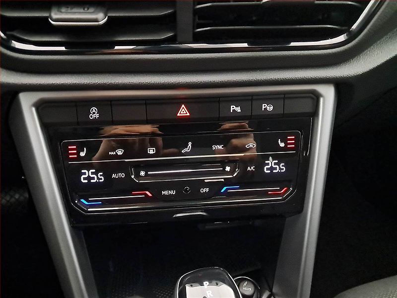 Volkswagen T-Roc (2025) 1.5 TSI - fotka 17 z 20