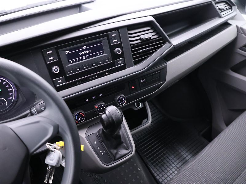Volkswagen Transporter 2,0 TDI 110kW DSG 9-Míst CZ DP - fotka 20 z 31