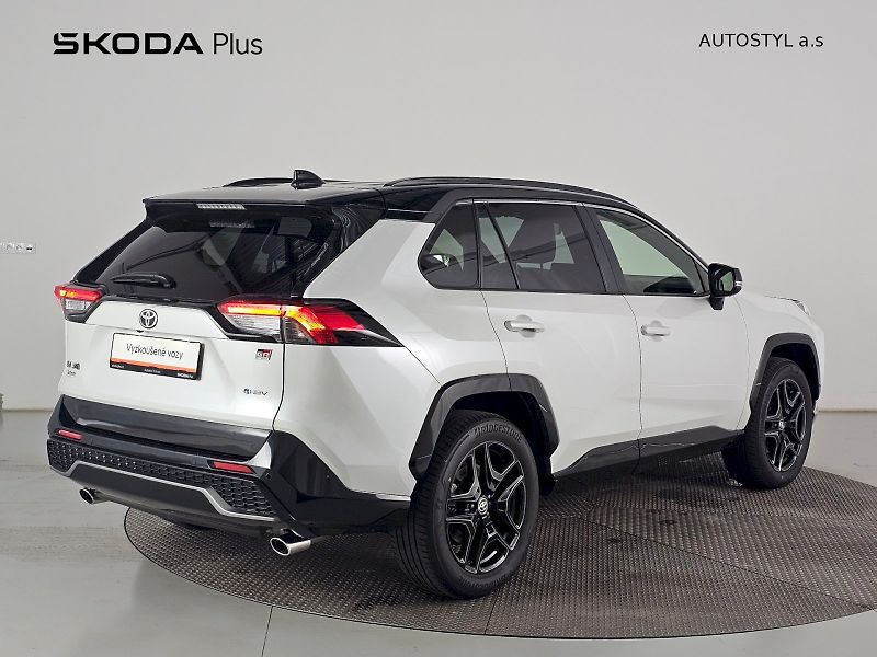 Toyota RAV4 (2025) 2.5HEV 222k 4X4 GR SPORT - fotka 2 z 32
