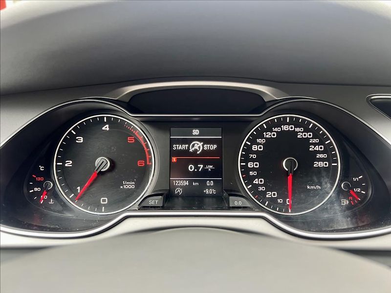 Audi A4 2,0 TDi KLIMA / NAVI - fotka 21 z 40