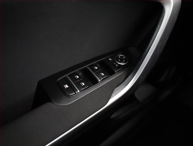 Kia Ceed (2019) 1.4 T-GDI, Serv.kniha - fotka 16 z 19