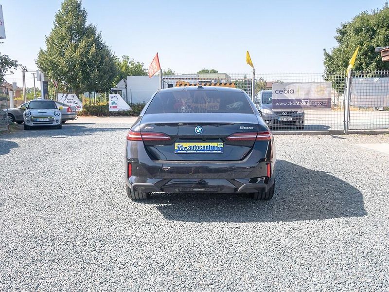 BMW Řada 5 (2025) ČR 550e xDrive - fotka 6 z 41