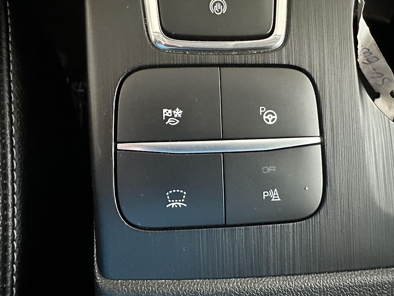 Ford Kuga Titanium X 2.5i HEV 190k aut - fotka 25 z 39