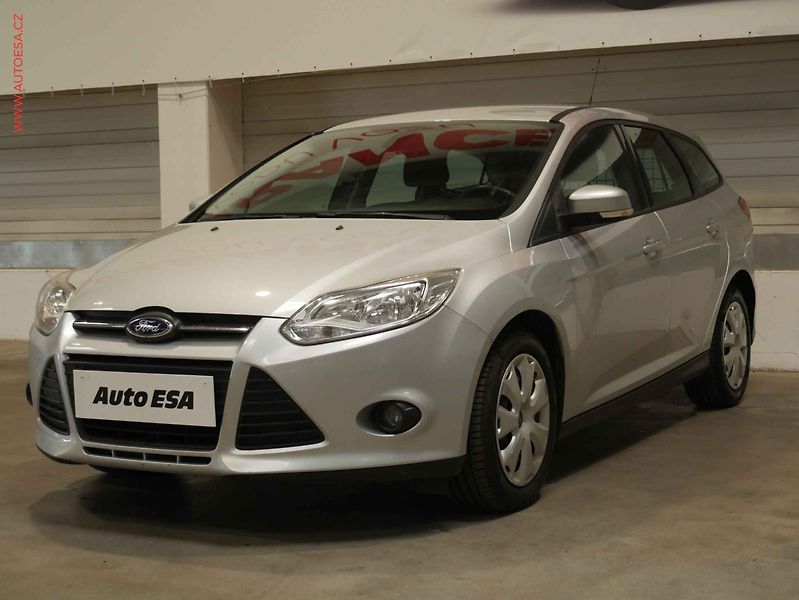 Ford Focus (2013) 1.6 TDi, AC, temp, tažné - fotka 3 z 20