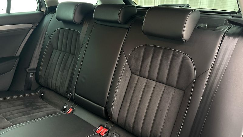 Škoda Superb 2.0 TDI Style Combi - fotka 16 z 26