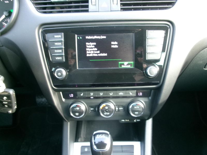 Škoda Octavia (2014) 1,2TSI NAVI DSG AC BT VÝHŘEV - fotka 29 z 34