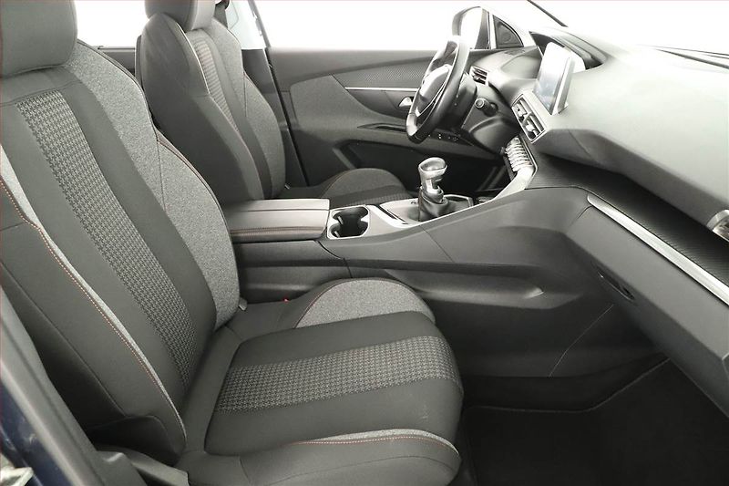 Peugeot 5008 (2019) 1.5 BlueHDi, 7 míst - fotka 7 z 21
