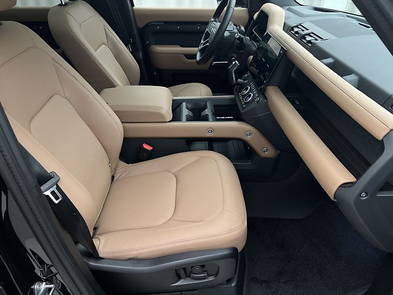 Land Rover Defender 110 D350 X-DYNAMIC HSE 1. maj. - fotka 19 z 50