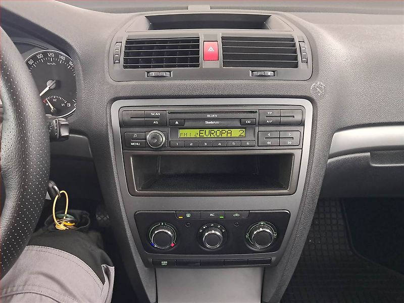 Škoda Octavia (2011) 1.6, po STK, jezdí výborně - fotka 12 z 15