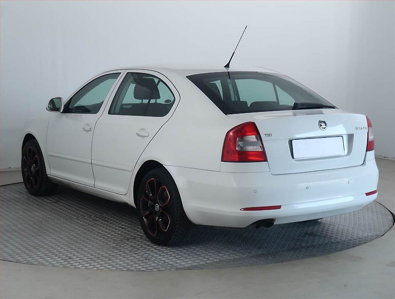 Škoda Octavia (2009) Ambiente 1.4 TSI, v provozu - fotka 4 z 15