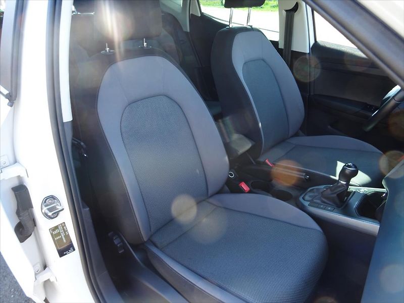 Seat Arona 1,0 TSi 70 kw - fotka 13 z 36