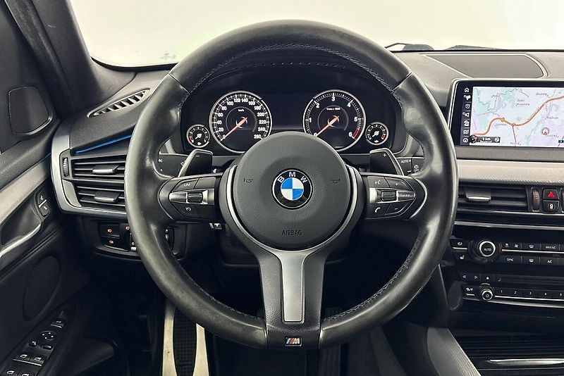 BMW X5 xDrive30d - fotka 22 z 26