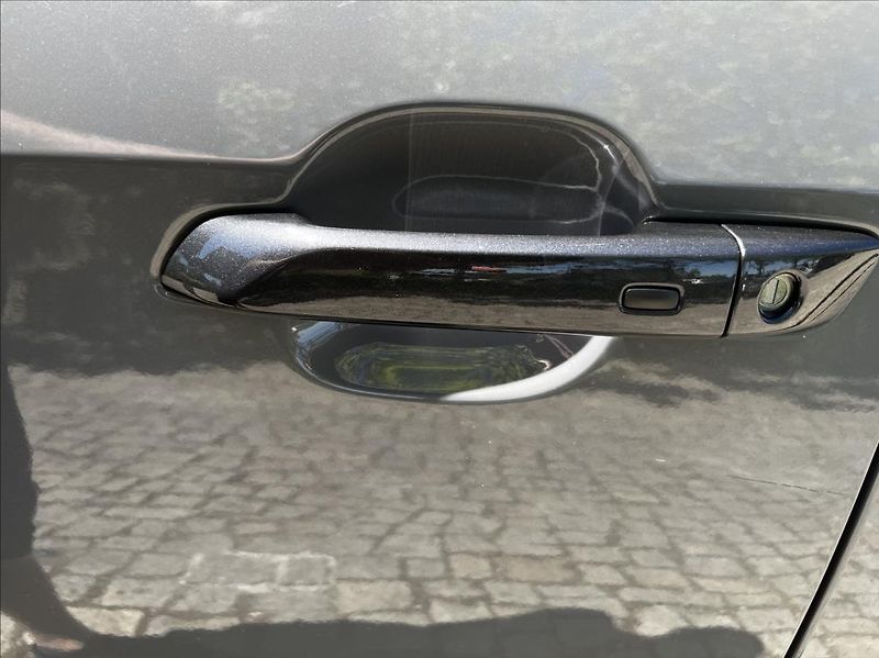 Isuzu D-Max 1,9 Double Cab  6A/T V-Cross M - fotka 28 z 28