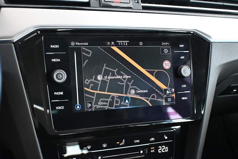 Volkswagen Passat (2022) 2.0 ELEGANCE LED MATRIX ACC Ta - fotka 16 z 32