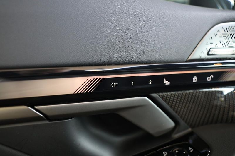 BMW Řada 5 540d xDrive Touring - fotka 26 z 29