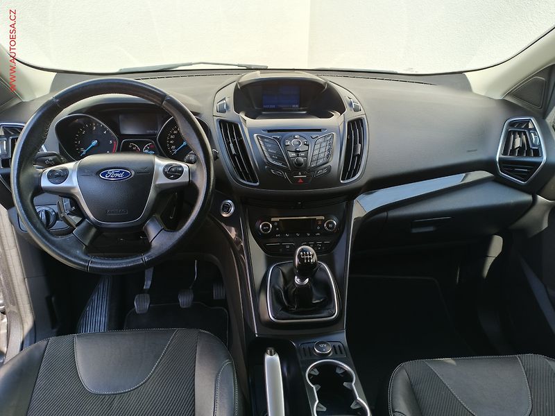 Ford Kuga (2015) 2.0 TDCi, Titanium - fotka 9 z 19