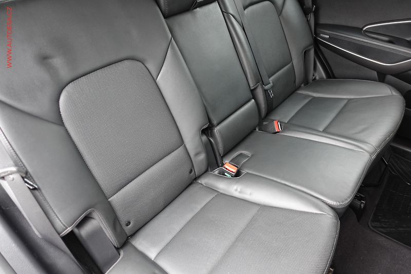 Hyundai Santa Fe (2016) 2.2CRDi 4x4, ČR, Premium, AT - fotka 14 z 26