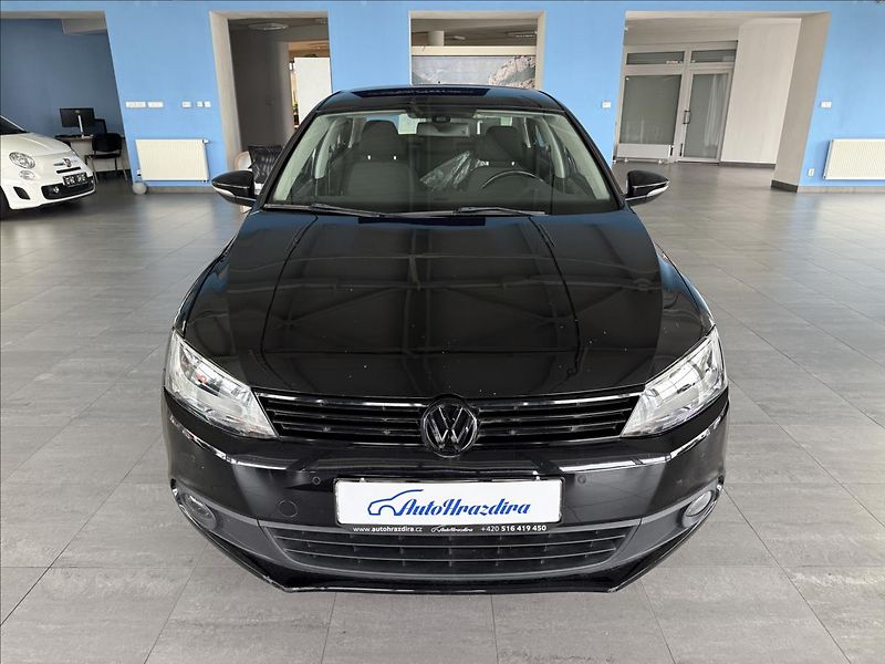 Volkswagen Jetta 1,2   1.MAJITEL, 77KW, SERVISK - fotka 2 z 18