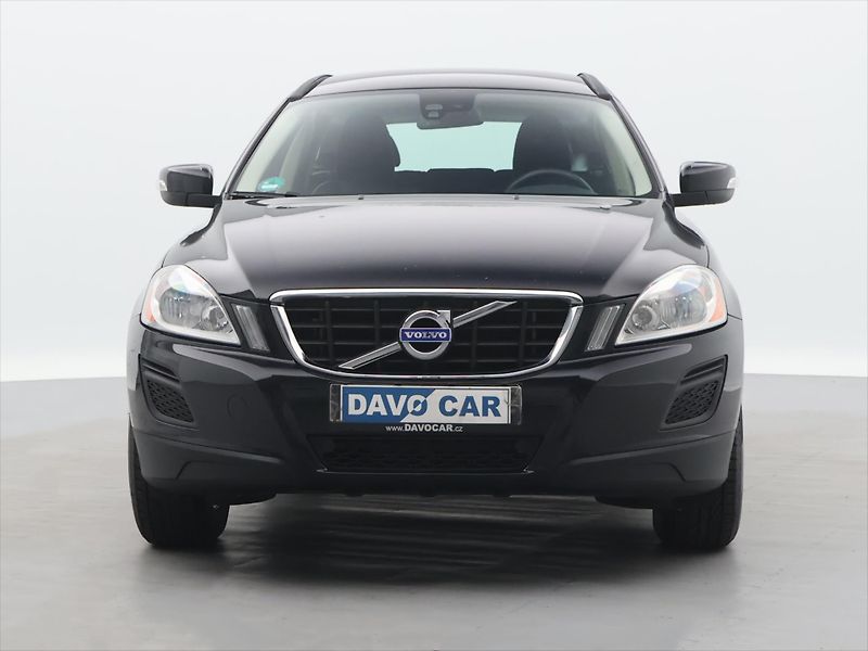 Volvo XC60 2,4 D3 120kW Momentum AWD AUT - fotka 2 z 33