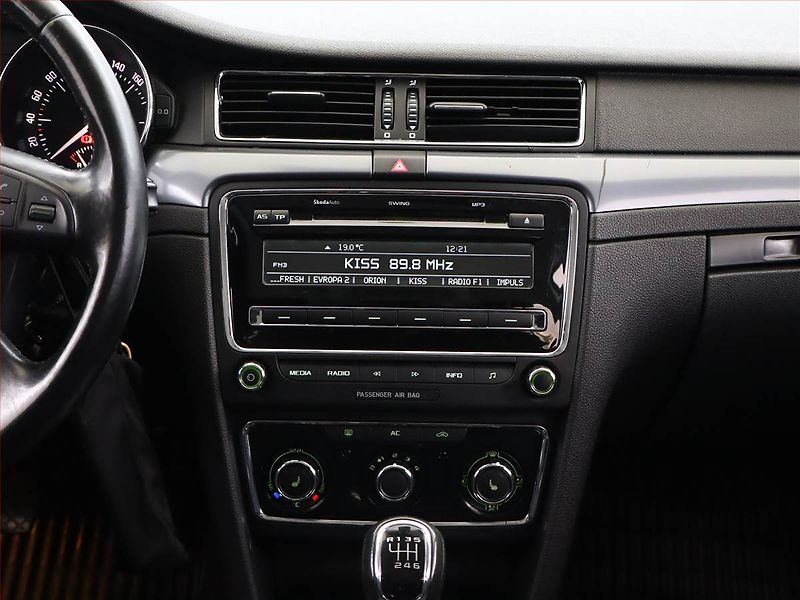 Škoda Superb (2011) 1.4 TSI - fotka 10 z 14