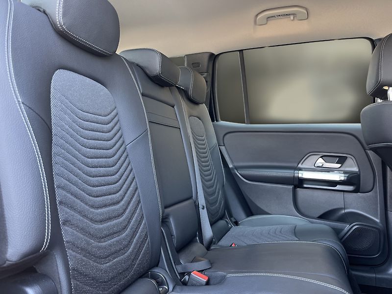 Mercedes-Benz GLB 200 d 4MATIC - fotka 17 z 18