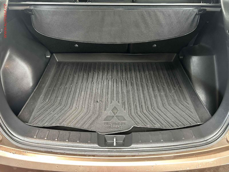 Mitsubishi Eclipse Cross (2019) 1.5 T-MIVEC, ČR, AC, temp - fotka 7 z 17