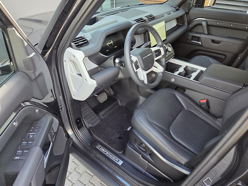 Land Rover Defender (2025) D300 X-DynSE HUD PANO TZ ACC - fotka 5 z 55