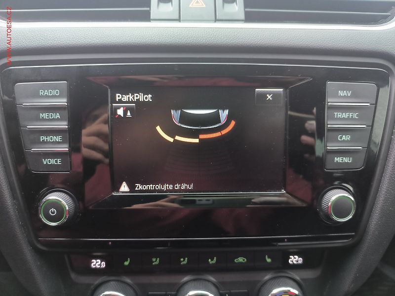 Škoda Octavia (2014) 2.0 TDi, Bixen, navi, park - fotka 12 z 21