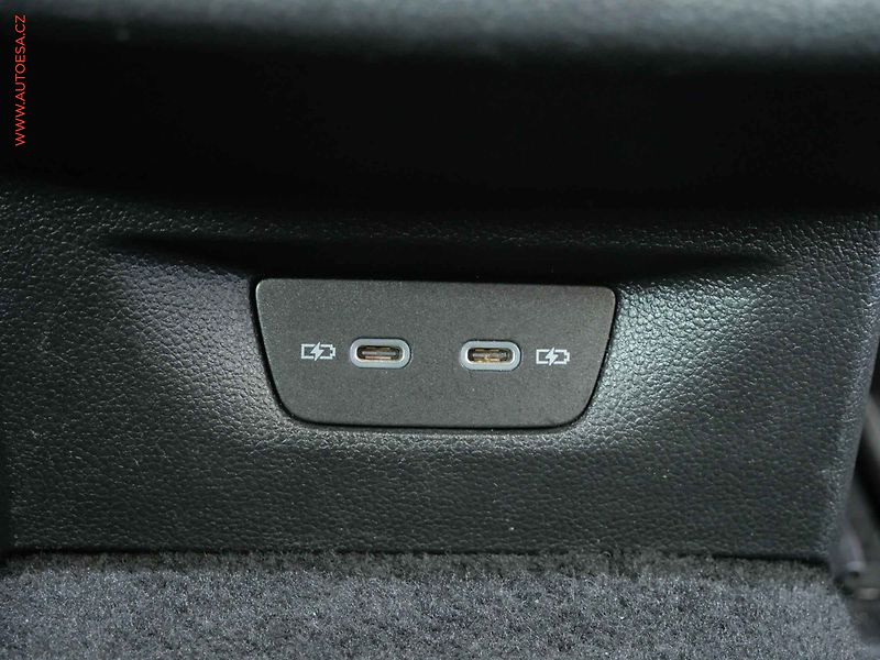 Volkswagen Golf (2021) 1.5TSI, 2.maj,ČR, R-Line - fotka 21 z 21