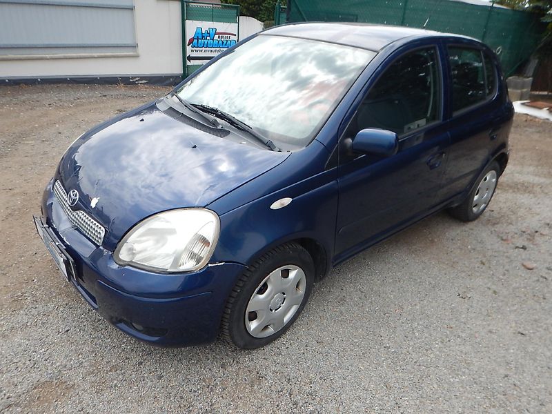 Toyota Yaris 1.0 VVTi, KLIMA - fotka 2 z 20