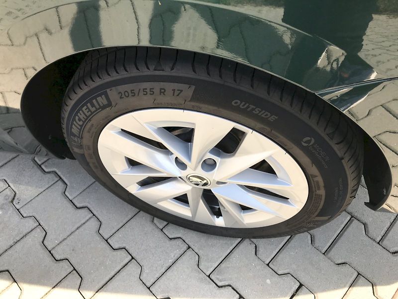 Škoda Octavia (2024) COMBI TOP SELECTION 1,5 TSI 11 - fotka 20 z 28
