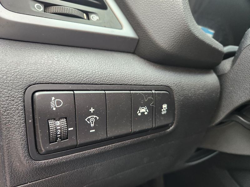 Hyundai Tucson 1.7-1.MAJ.-NAVI-KAMERA-TAŽNÉ - fotka 14 z 15