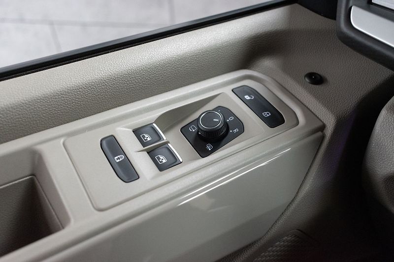 Volkswagen Multivan 1.4 TSI LONG*TAŽNÉ*ZÁRUKA*ČR 1 - fotka 20 z 50