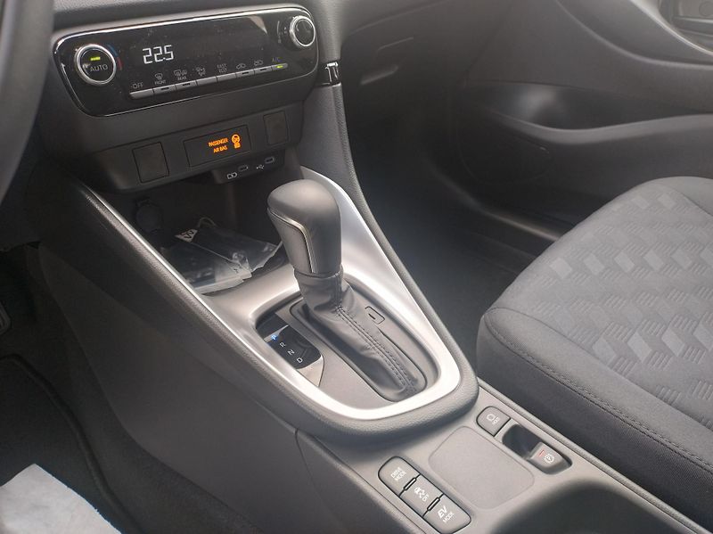 Toyota Yaris (2026) 1.5 HEV Comfort Fleet - fotka 7 z 10