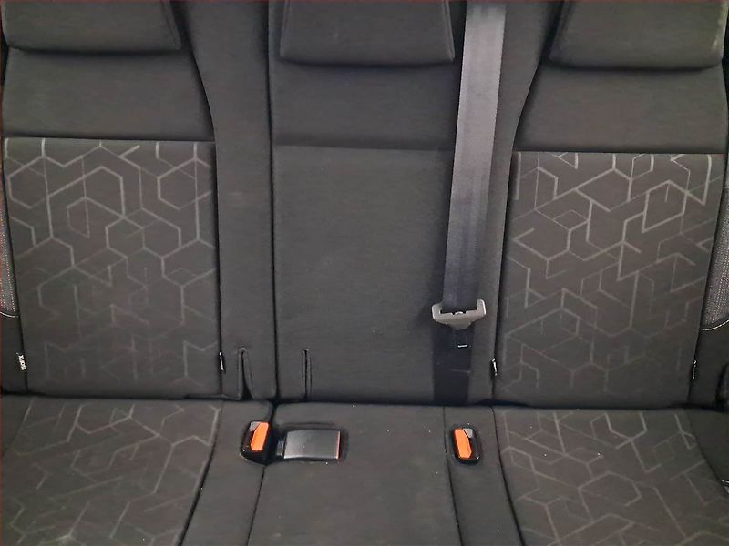Peugeot 2008 (2018) 1.2 PureTech, Xenony, Tempomat - fotka 10 z 16