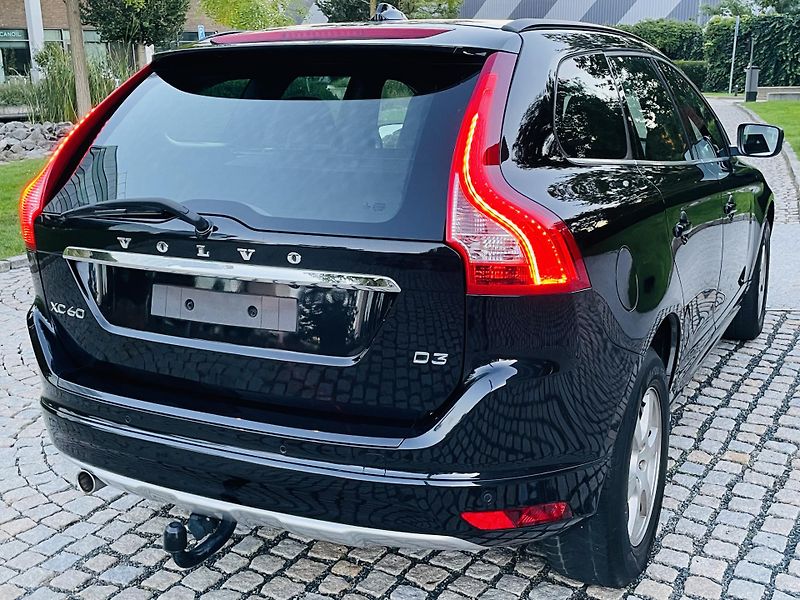 Volvo XC60 2.0D 5VÁLEC AUT TAŽNÉ VÝHŘEV - fotka 13 z 43