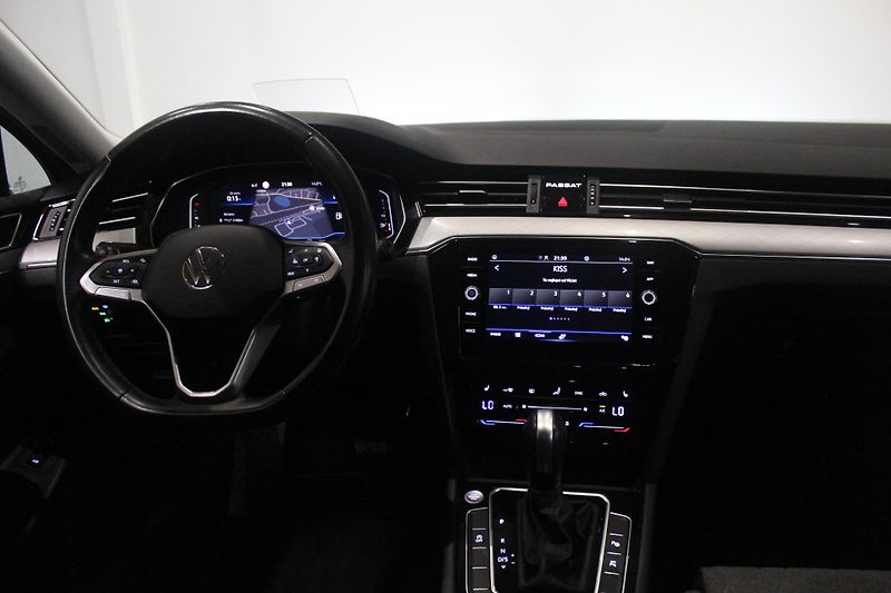 Volkswagen Passat (2023) R-Line 110kW,Webasto,360,Tažné - fotka 15 z 26