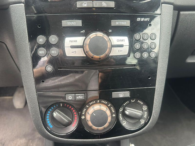 Opel Corsa (2010) 1.2i,63KW,TEMPOMAT,111 EDITION - fotka 11 z 24