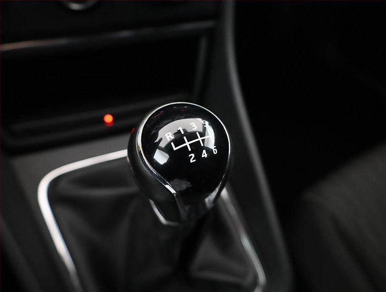 Seat Leon (2015) 1.6 TDI, Tempomat - fotka 13 z 16