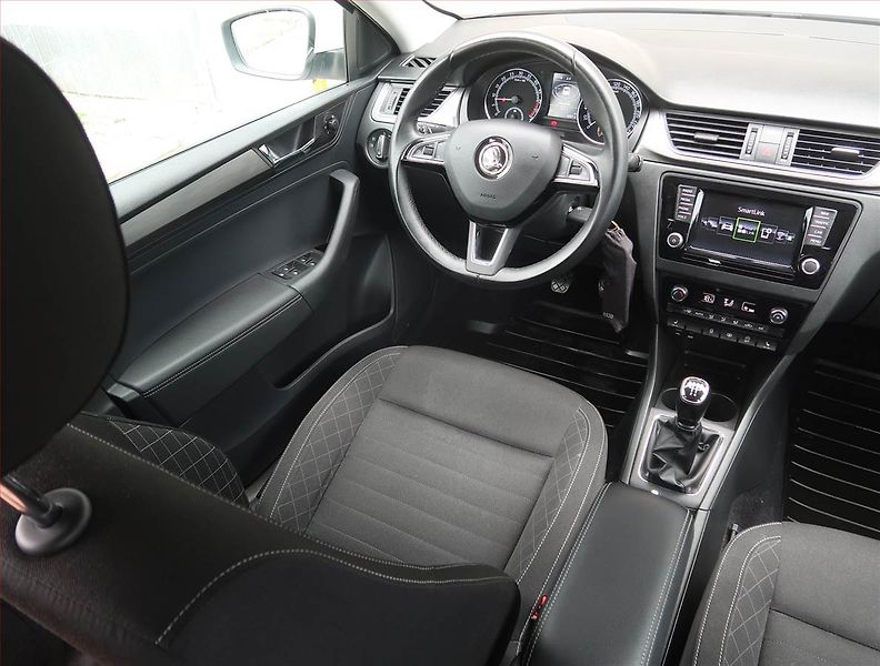 Škoda Rapid (2017) Ambition 1.4 TDI, Serv.kniha - fotka 7 z 18