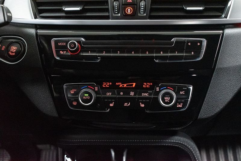 BMW X1 xDrive20d Sport Line*HEAD-UP* - fotka 25 z 42